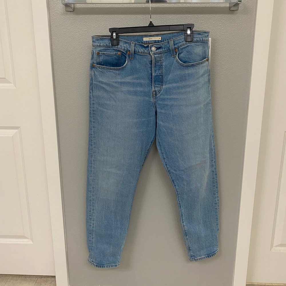 Levi’s Wedgie Fit Medium Wash Jeans